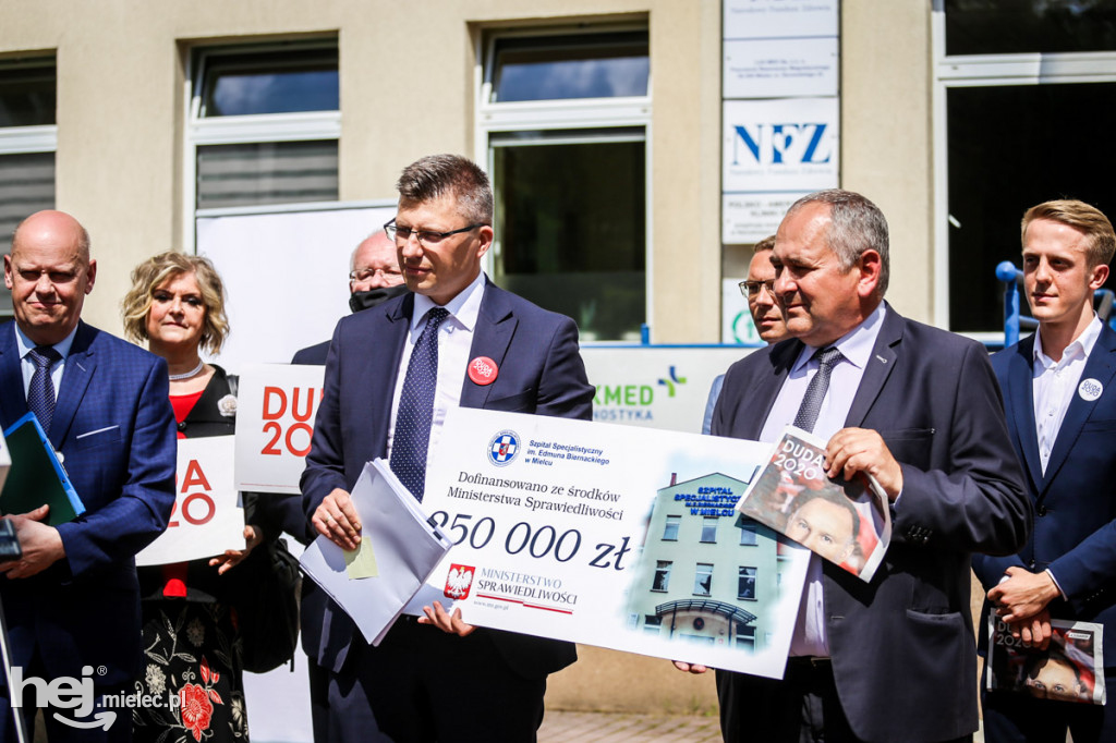 Nowy sprzęt do badań na COVID-19 w szpitalu