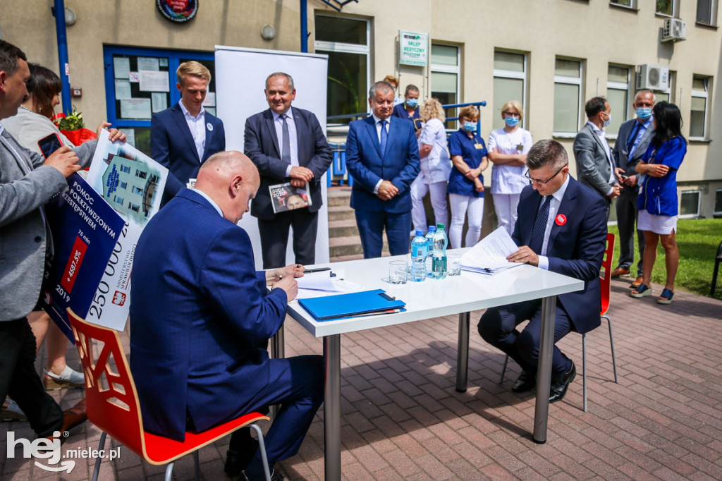Nowy sprzęt do badań na COVID-19 w szpitalu