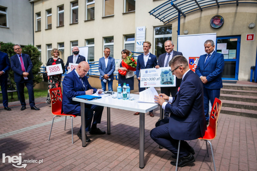 Nowy sprzęt do badań na COVID-19 w szpitalu