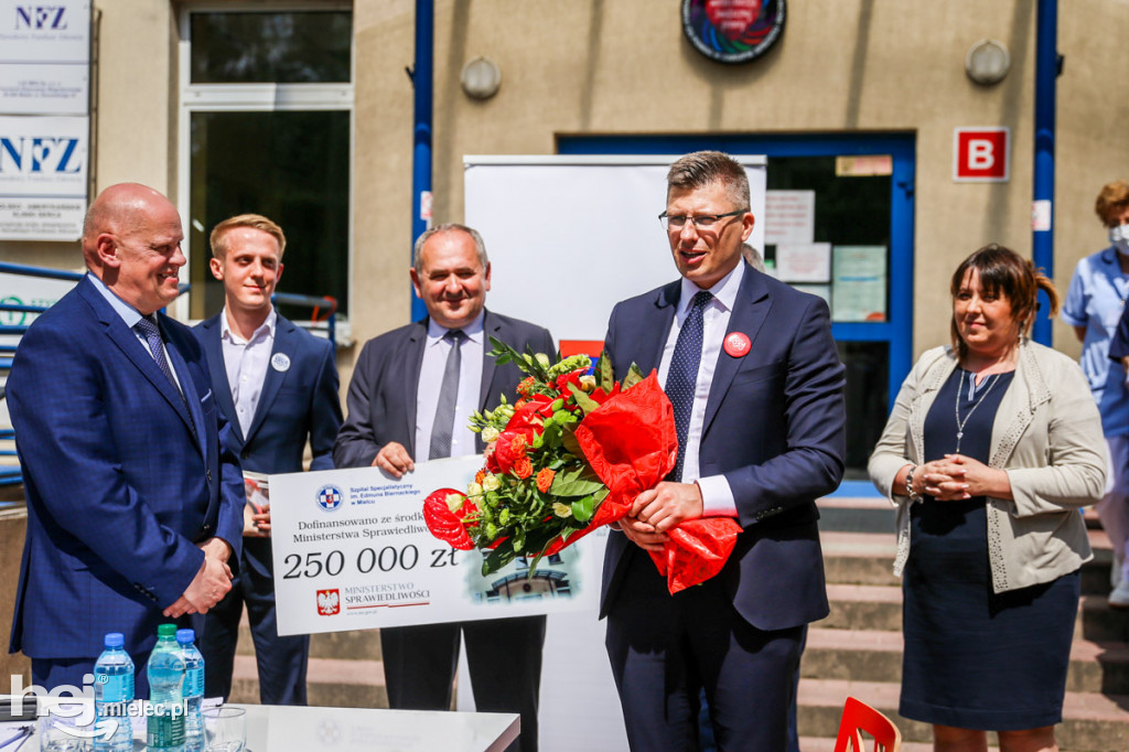 Nowy sprzęt do badań na COVID-19 w szpitalu