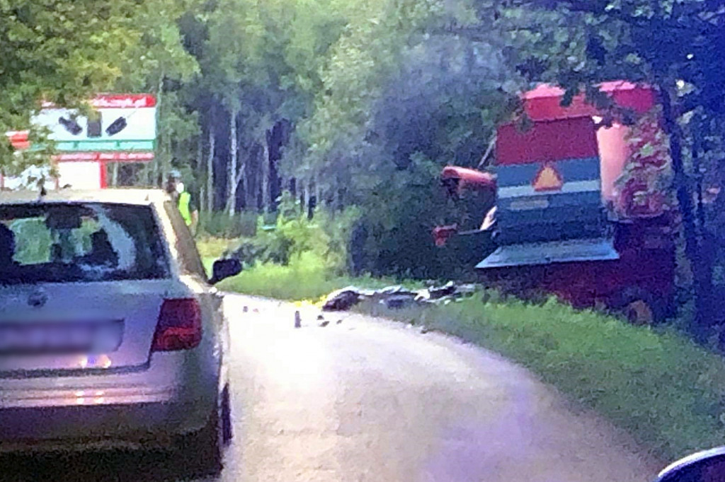 Motocyklista zginął pod kombajnem