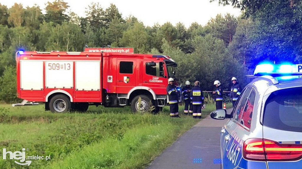 Motocyklista zginął pod kombajnem