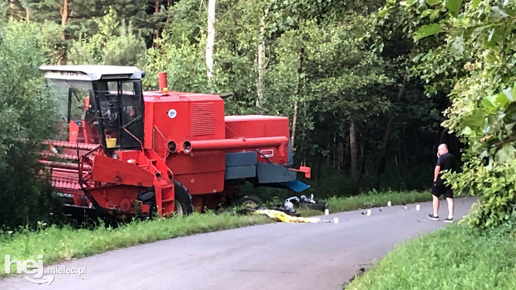 Motocyklista zginął pod kombajnem