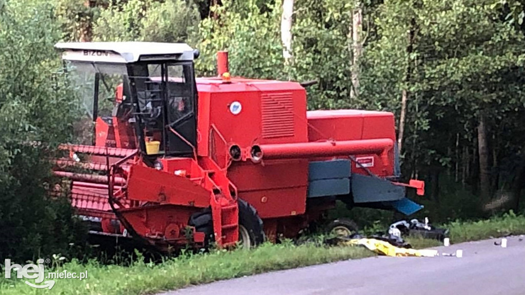 Motocyklista zginął pod kombajnem