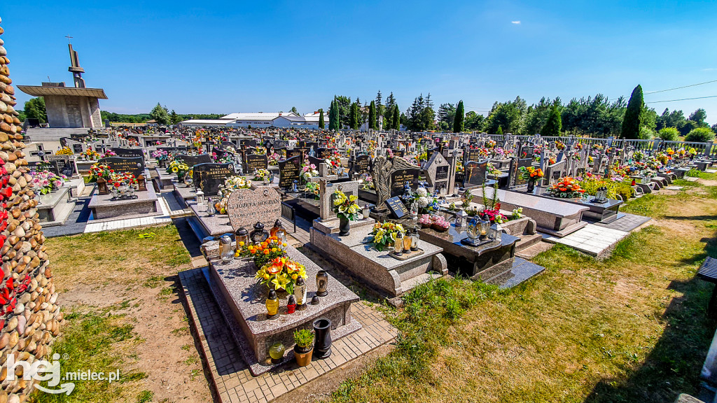 Kolejna dewastacja na cmentarzu w Dobryninie