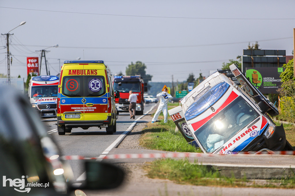 Wypadek z udziałem karetki w Woli Mieleckiej