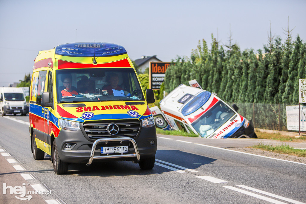 Wypadek z udziałem karetki w Woli Mieleckiej