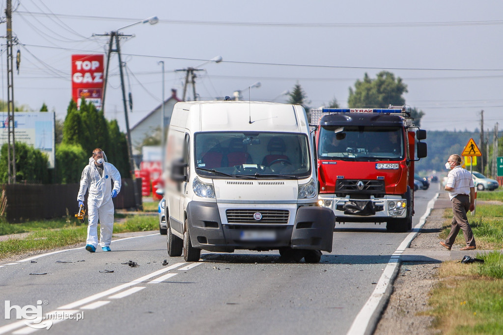 Wypadek z udziałem karetki w Woli Mieleckiej
