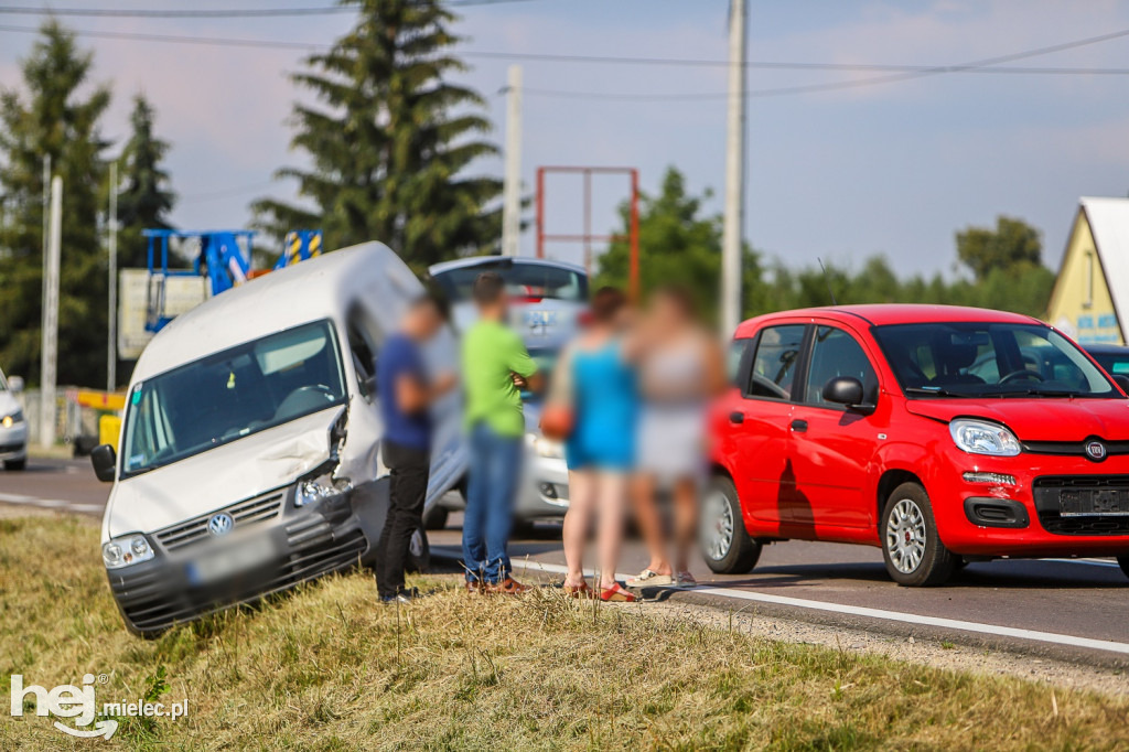 Zderzenie trzech osobówek na drodze do Tarnobrzega
