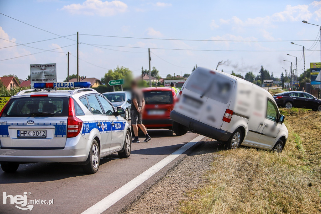 Zderzenie trzech osobówek na drodze do Tarnobrzega