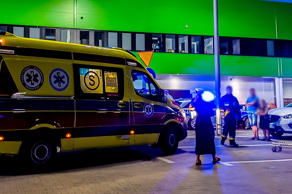 Nastoletni rowerzysta potrącony pod centrum handlowym