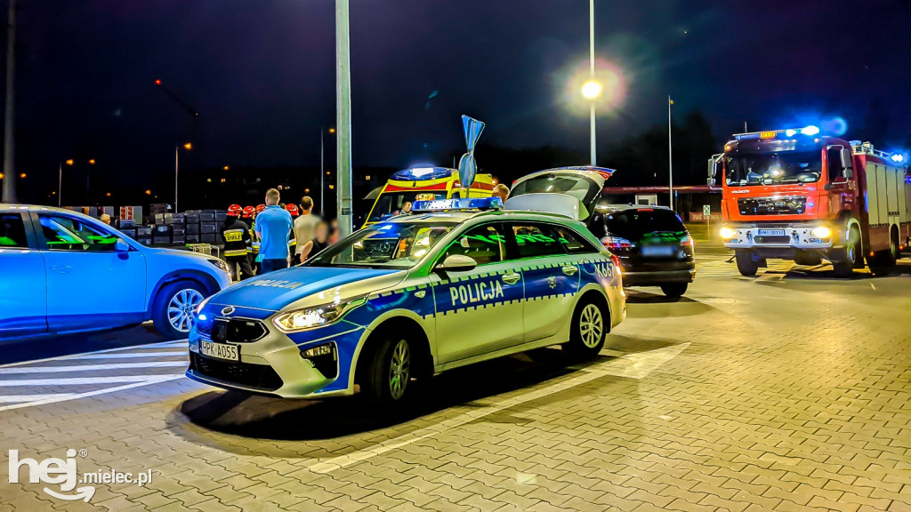 Nastoletni rowerzysta potrącony pod centrum handlowym