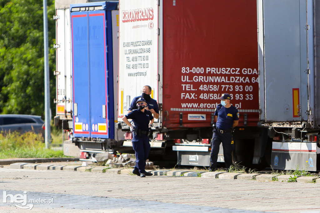 Chciał uciec na zachód? Policjanci wyjęli Afgańczyka z ciężarówki na Strefie