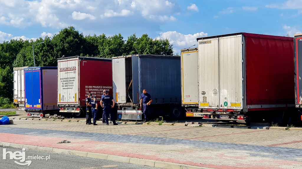 Chciał uciec na zachód? Policjanci wyjęli Afgańczyka z ciężarówki na Strefie