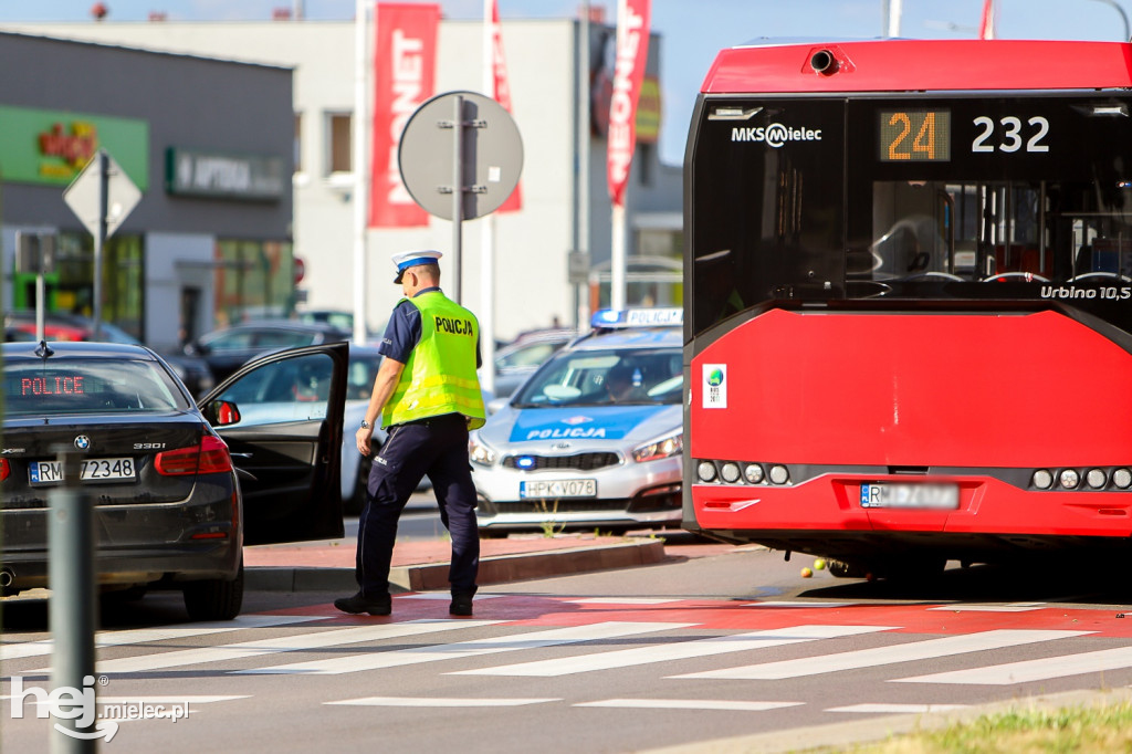 Wypadek w centrum miasta. Autobus MKS i rowerzystka