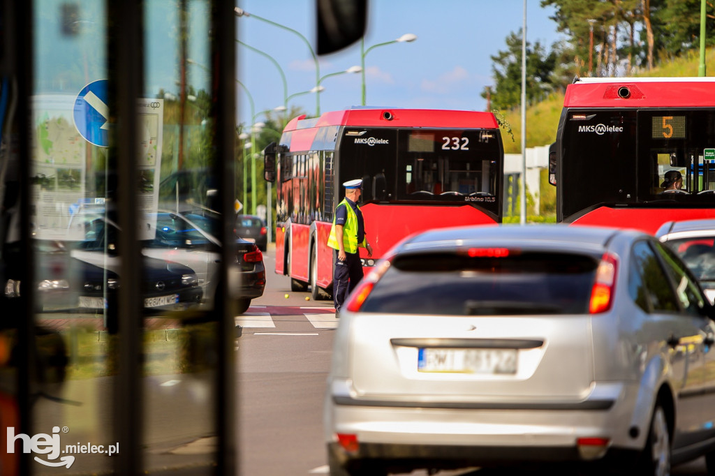 Wypadek w centrum miasta. Autobus MKS i rowerzystka
