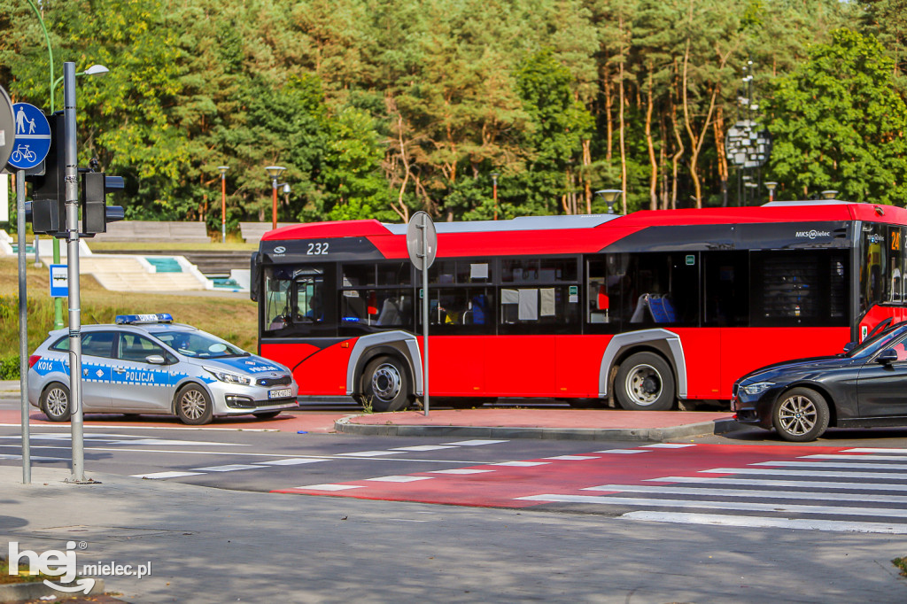 Wypadek w centrum miasta. Autobus MKS i rowerzystka