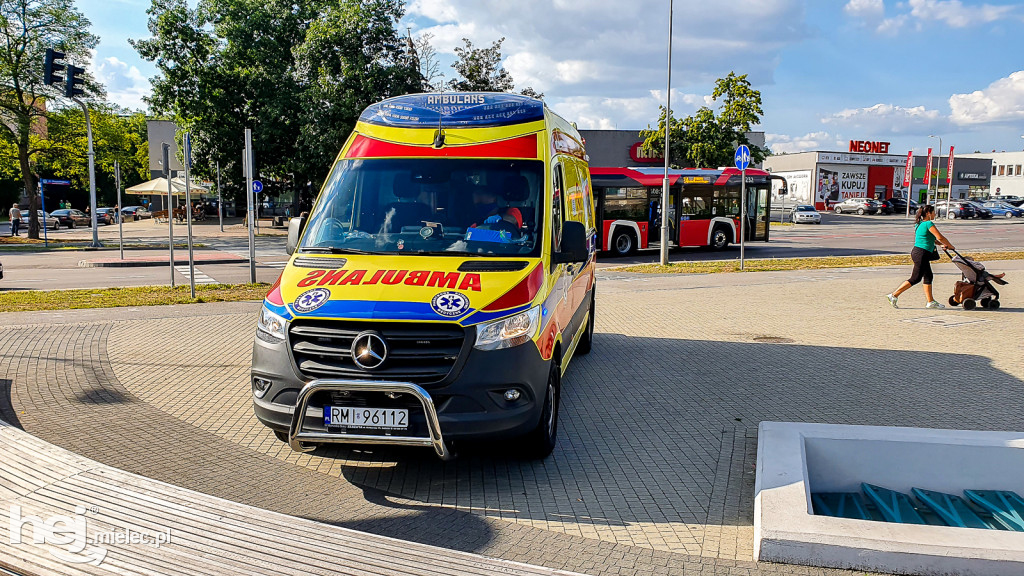 Wypadek w centrum miasta. Autobus MKS i rowerzystka