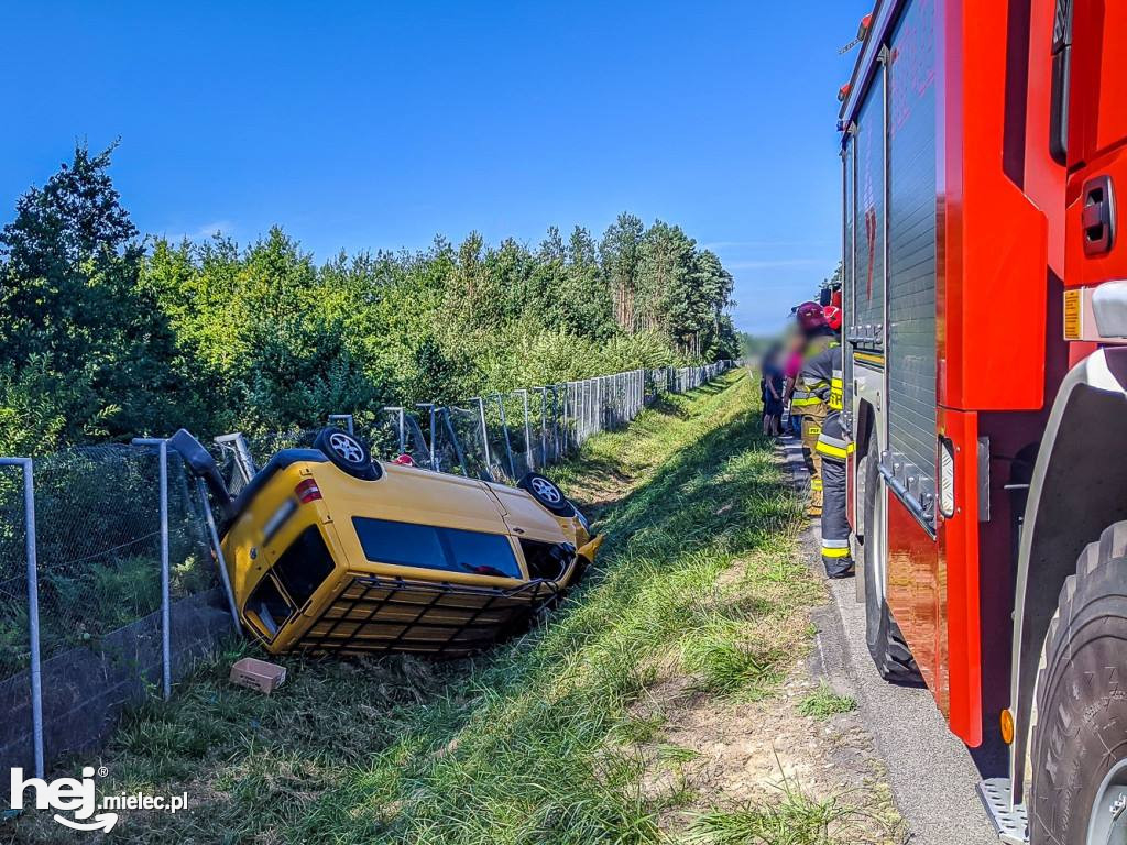 Bus dachował na obwodnicy Mielca