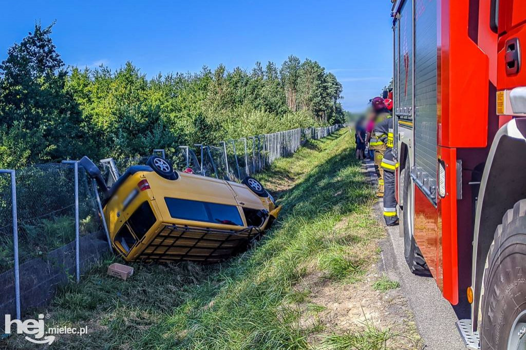 Bus dachował na obwodnicy Mielca