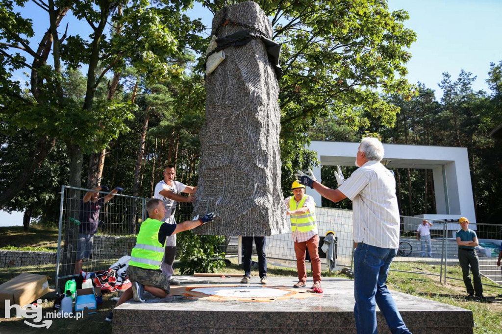 Pierwsze elementy Pomnika Żołnierzy Wyklętych