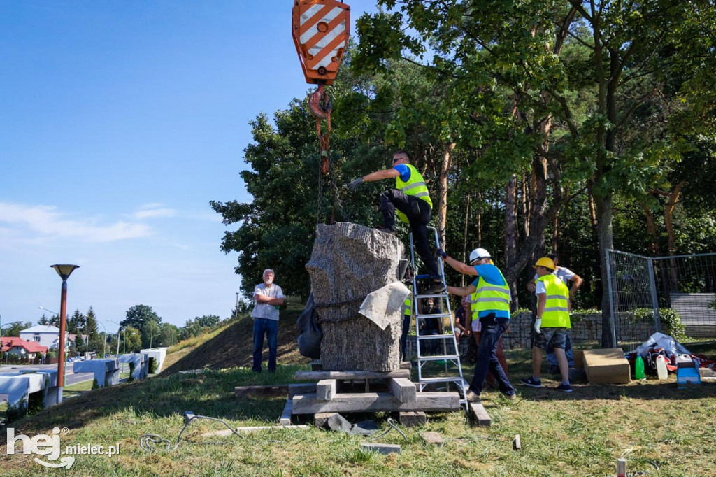 Pierwsze elementy Pomnika Żołnierzy Wyklętych
