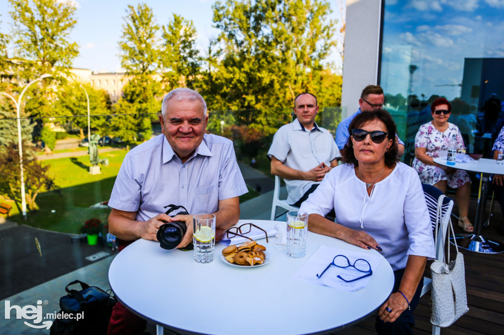 Narodowe Czytanie 2020 na tarasie Biblioteki