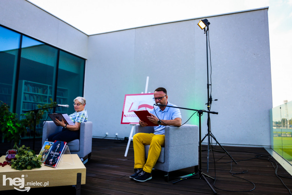 Narodowe Czytanie 2020 na tarasie Biblioteki