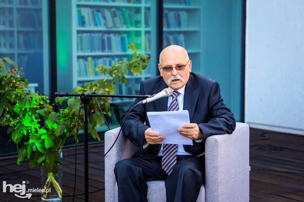 Narodowe Czytanie 2020 na tarasie Biblioteki
