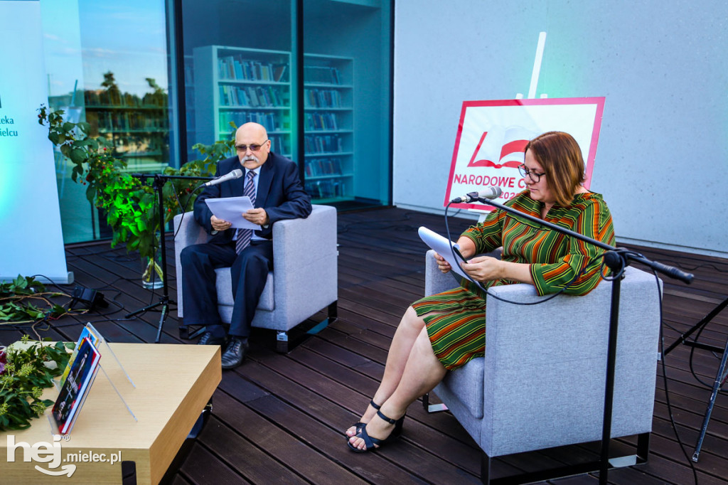 Narodowe Czytanie 2020 na tarasie Biblioteki