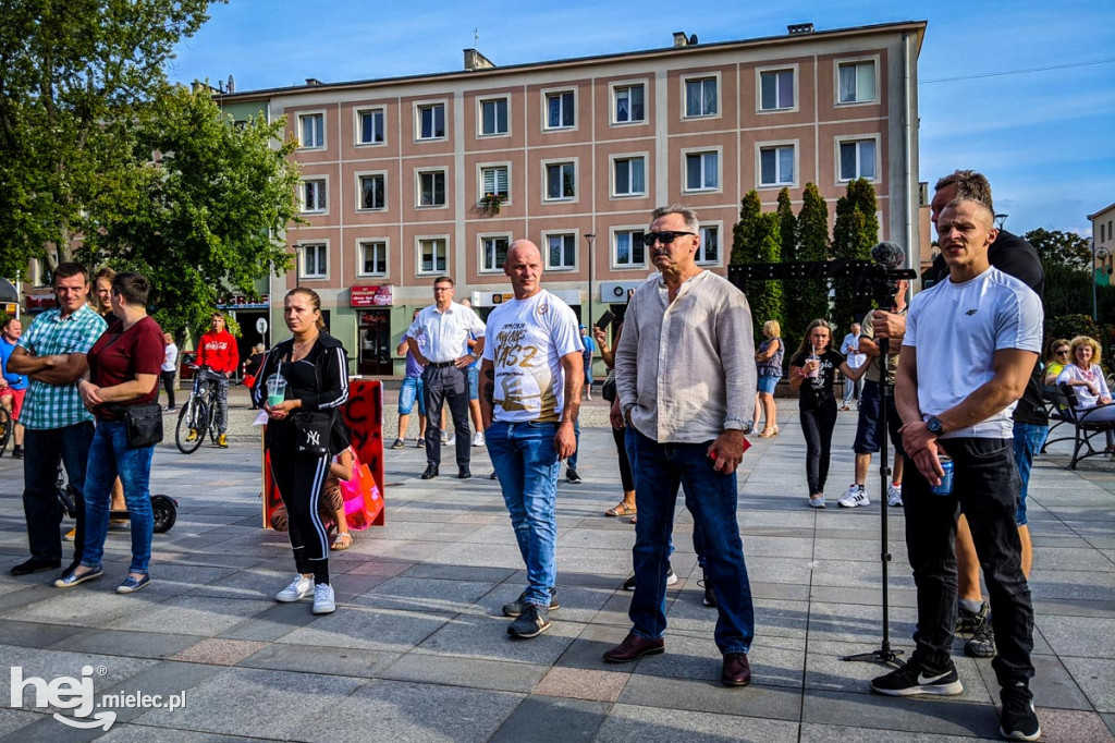 Protest przeciw epidemicznym obostrzeniom