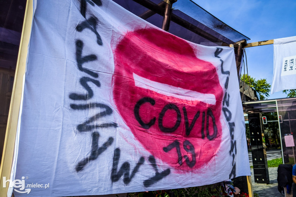 Protest przeciw epidemicznym obostrzeniom