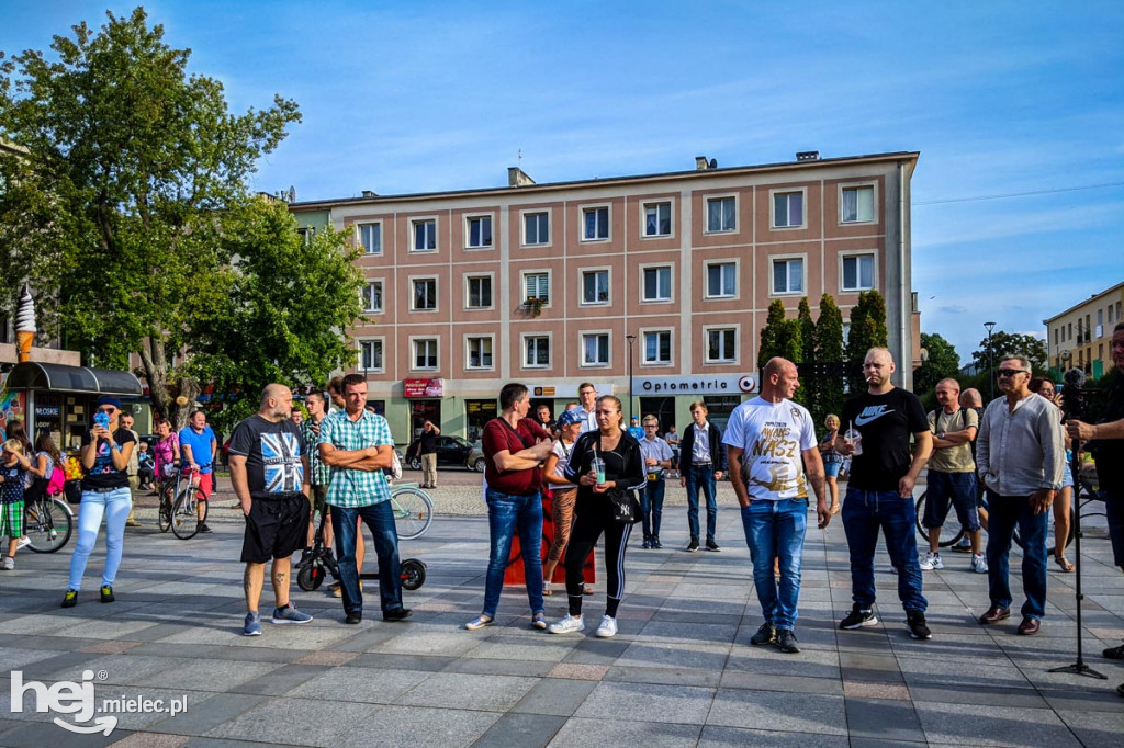 Protest przeciw epidemicznym obostrzeniom