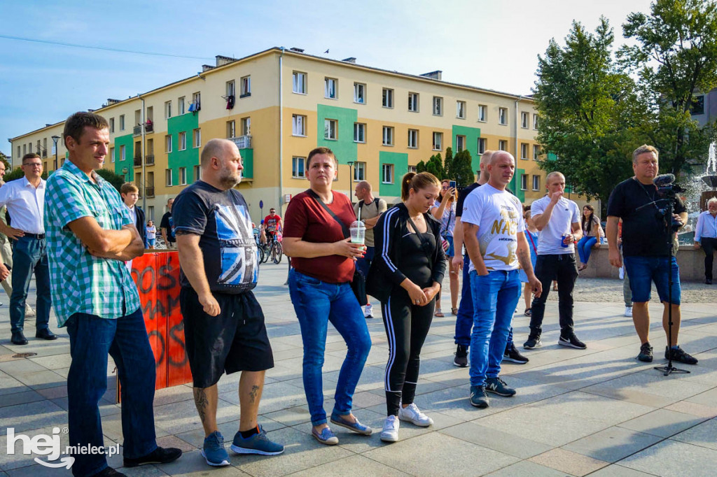 Protest przeciw epidemicznym obostrzeniom