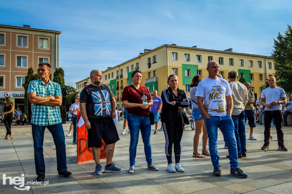 Protest przeciw epidemicznym obostrzeniom
