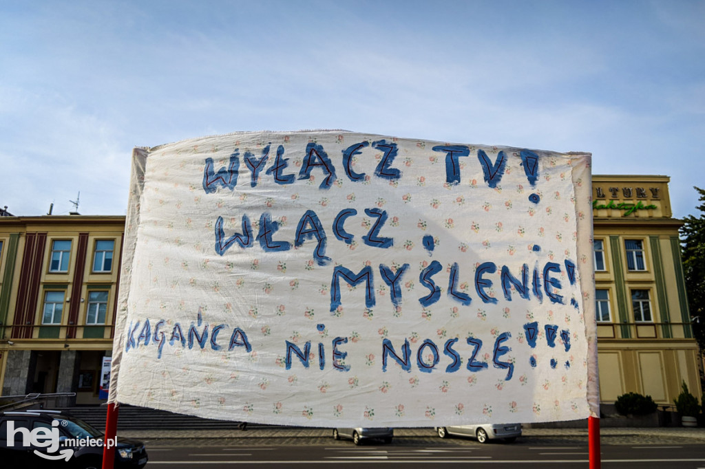 Protest przeciw epidemicznym obostrzeniom