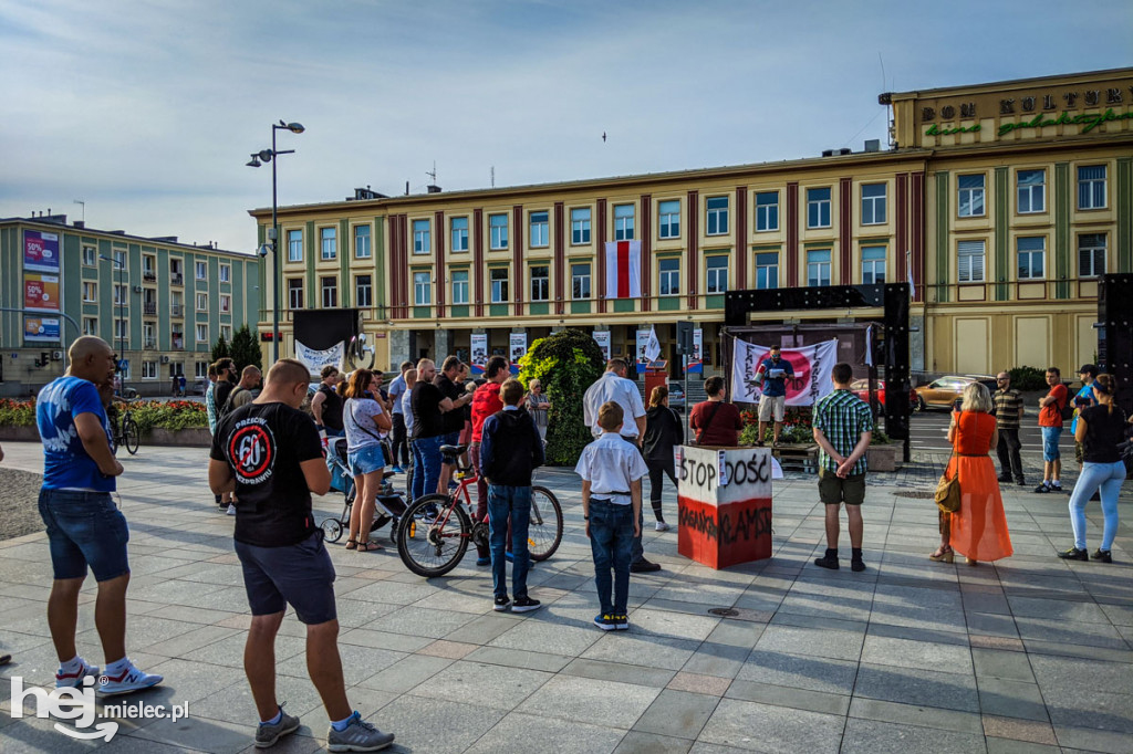 Protest przeciw epidemicznym obostrzeniom