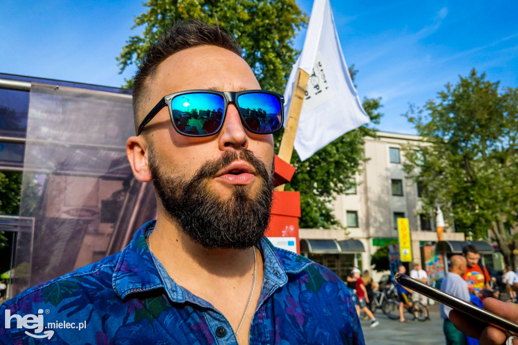 Protest przeciw epidemicznym obostrzeniom