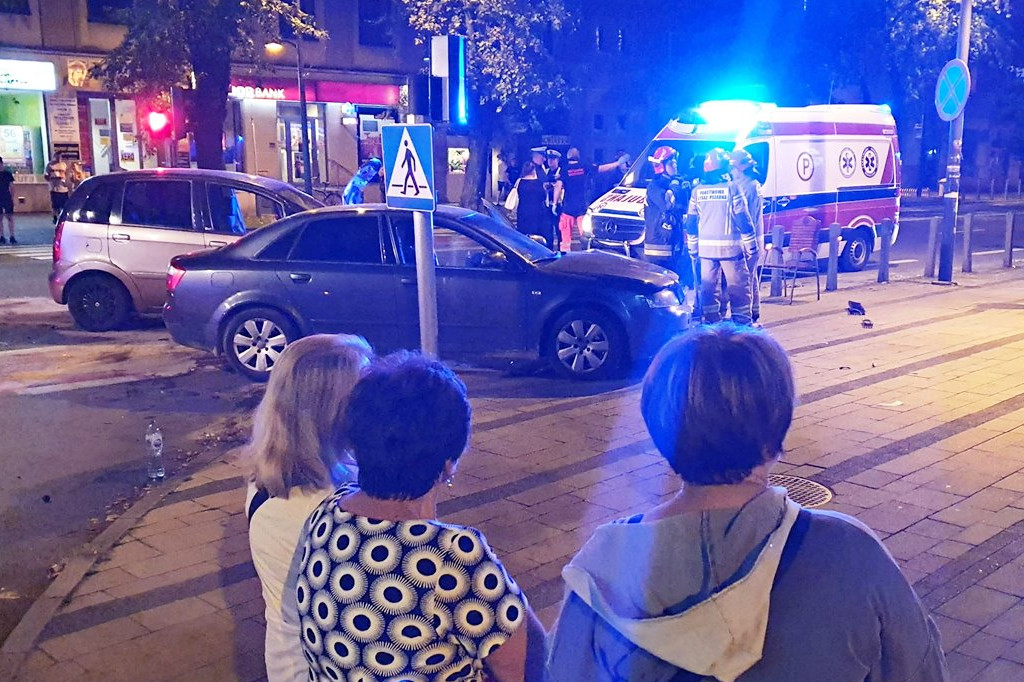 Zderzenie dwóch osobówek na al. Niepodległości