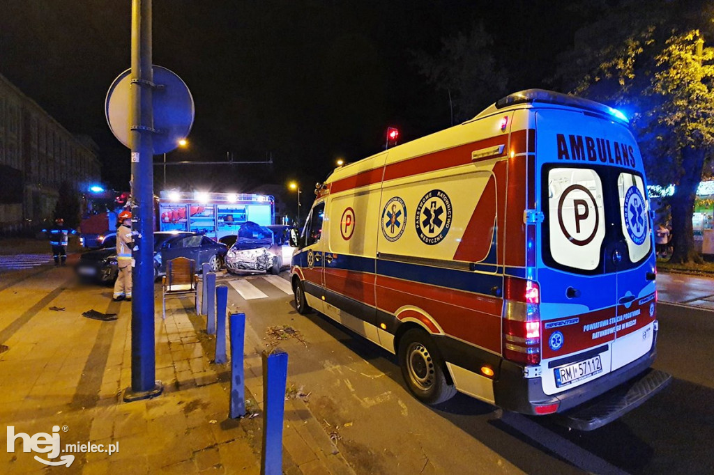 Zderzenie dwóch osobówek na al. Niepodległości