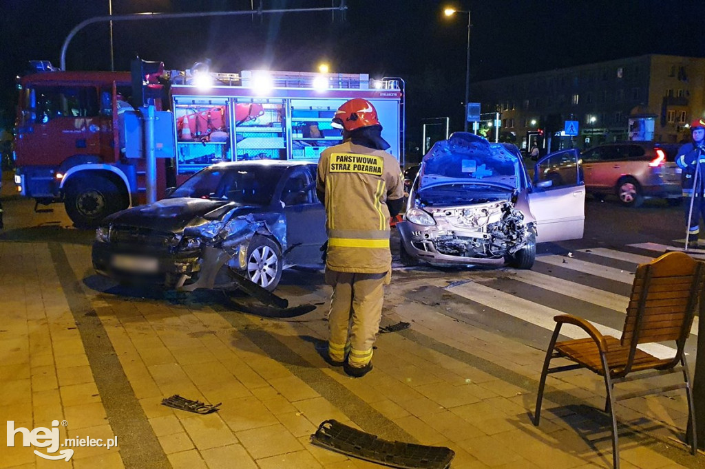 Zderzenie dwóch osobówek na al. Niepodległości