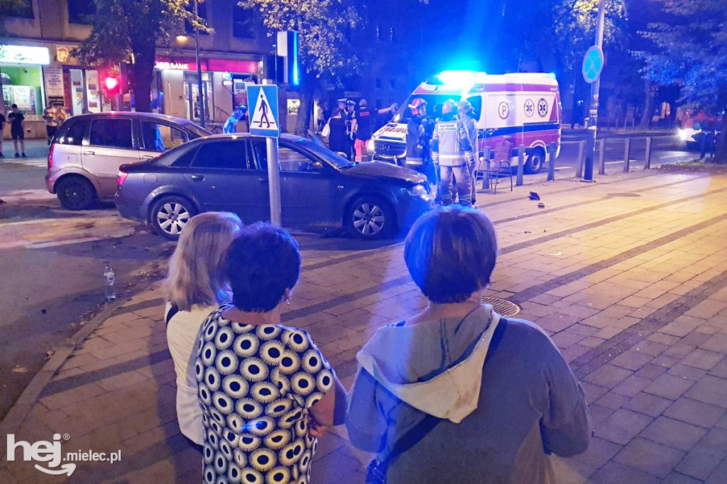 Zderzenie dwóch osobówek na al. Niepodległości