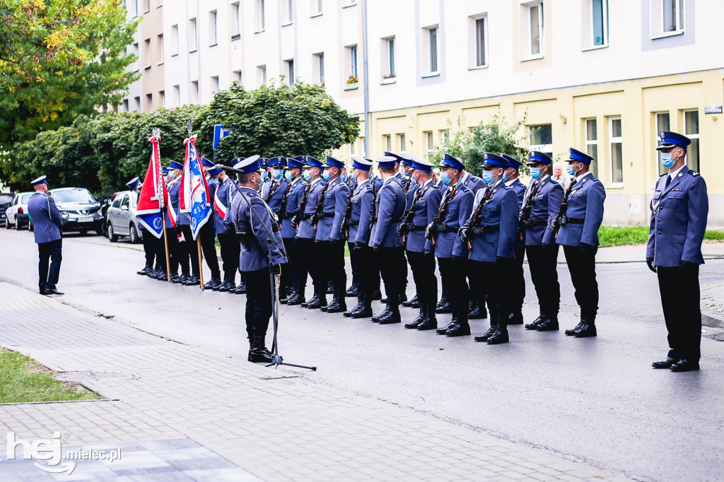 Uroczystość odsłonięcia tablicy upamiętniającej zamordowanych policjantów