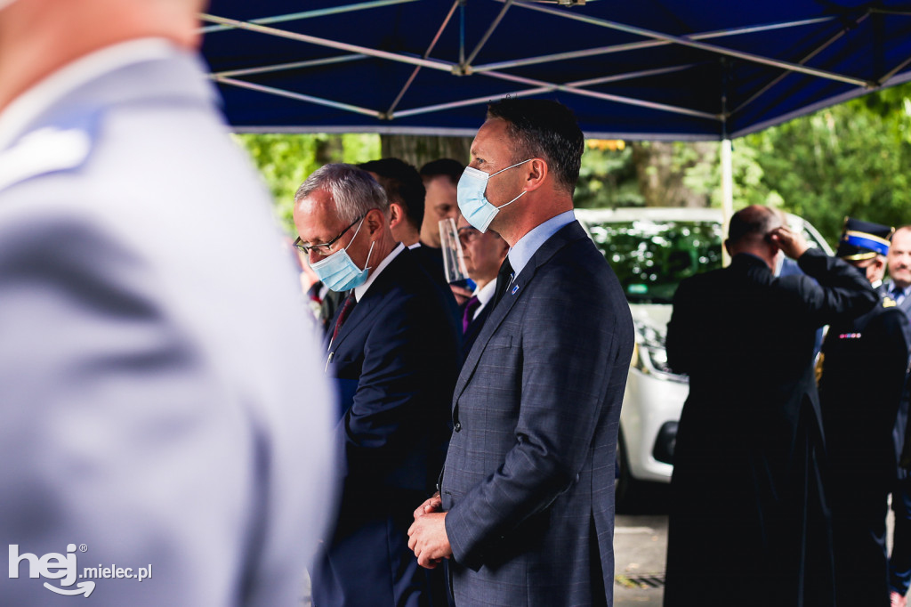 Uroczystość odsłonięcia tablicy upamiętniającej zamordowanych policjantów