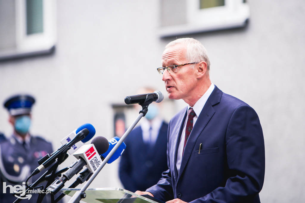 Uroczystość odsłonięcia tablicy upamiętniającej zamordowanych policjantów