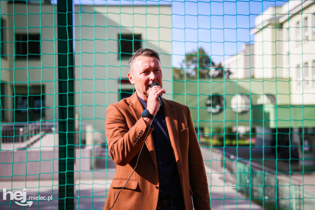 Boisko przy SP3 już działa. Powstało dzięki MBO