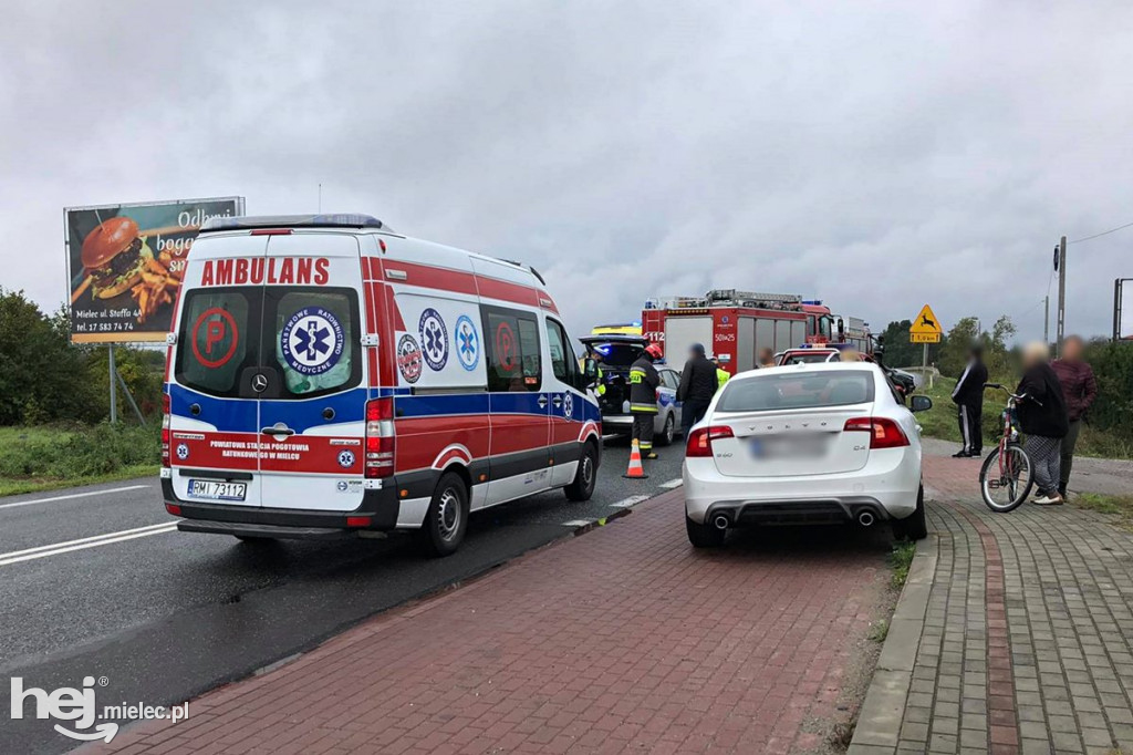 Wypadek na DW985. Droga zablokowana