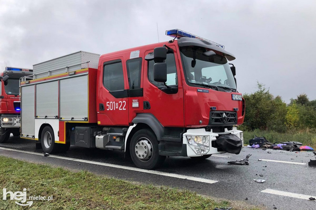Wypadek na DW985. Droga zablokowana