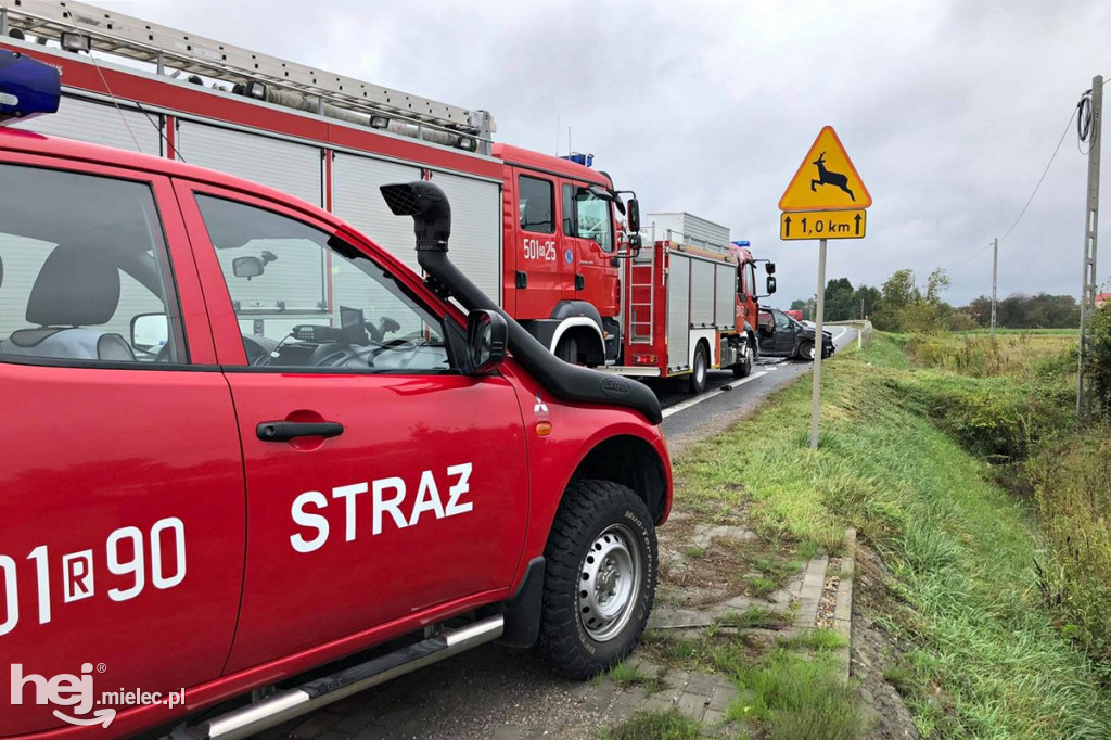 Wypadek na DW985. Droga zablokowana