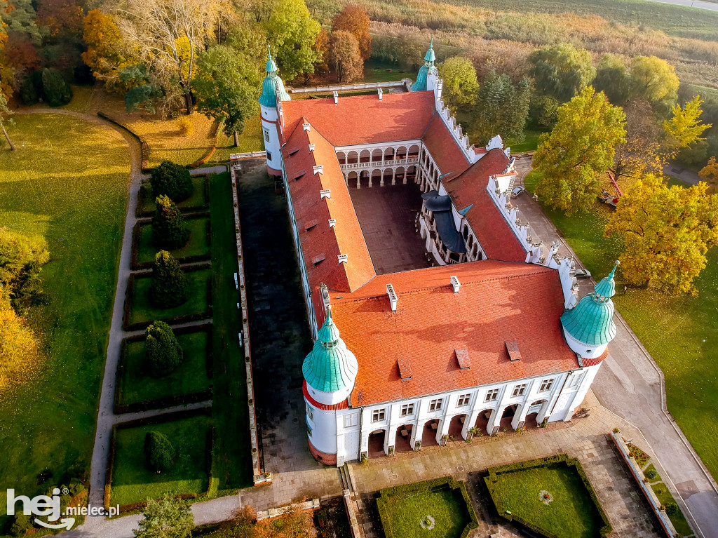 Złota polska jesień na Zamku w Baranowie Sandomierskim